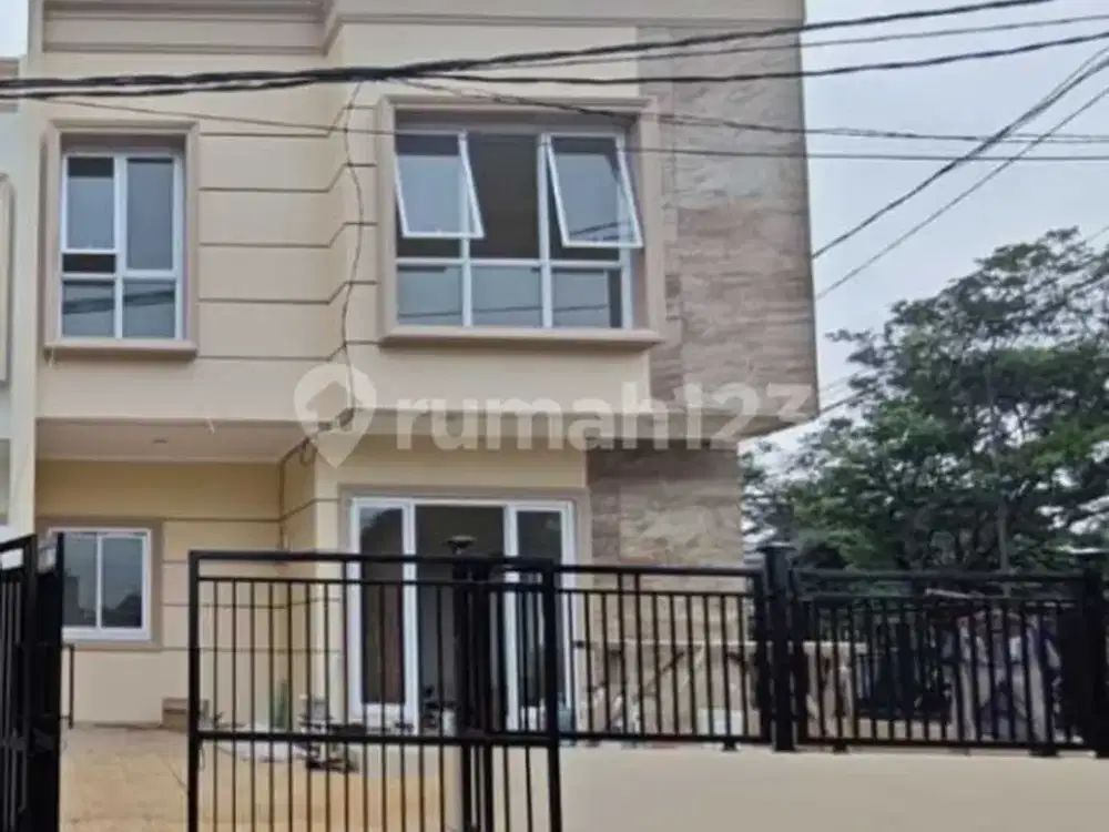 Rumah Hook 2 Lantai di Gading Serpong, Tangerang