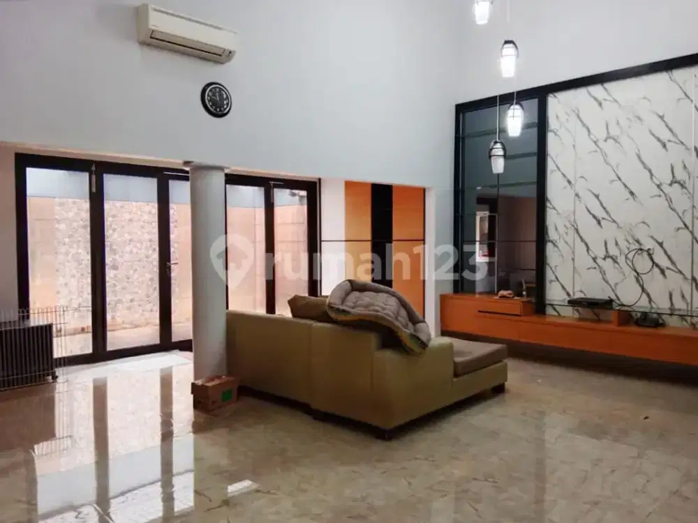 Rumah 2 Lantai di Puspita Loka BSD, Tangerang Selatan