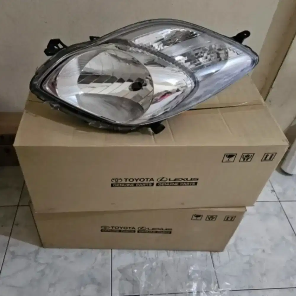 Head lamp Yaris Bakpao 2012