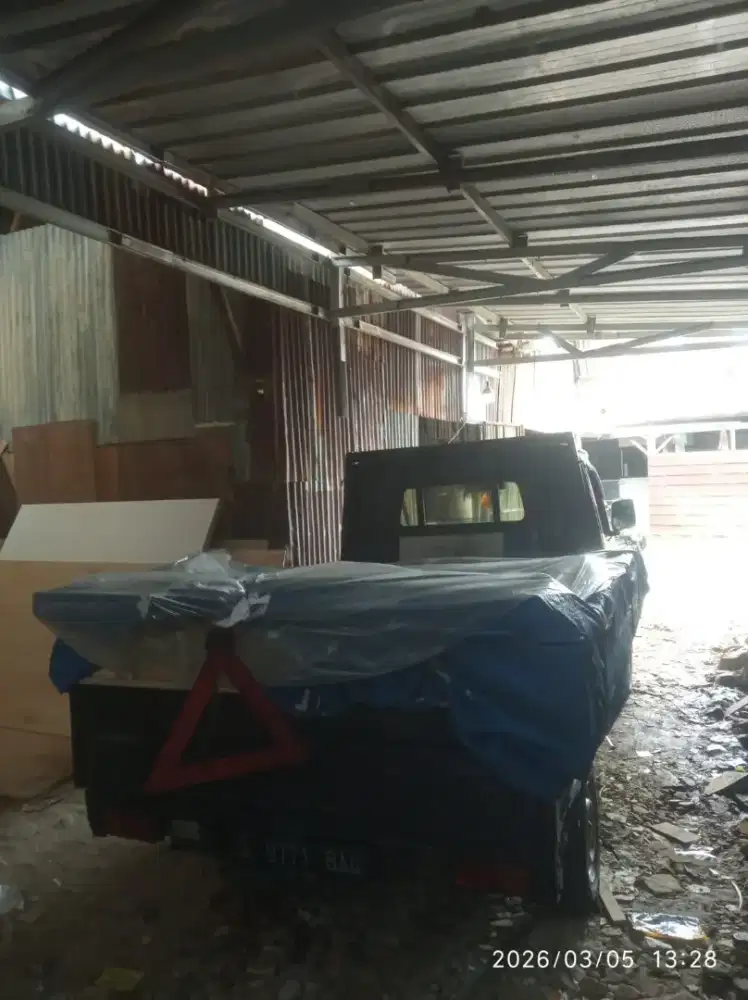 Mobil angkutan pindahan barang