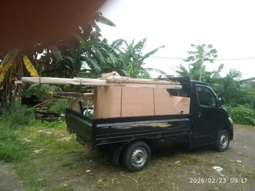 Layanan jasa pindahan barang menggunakan mobil pickup losbak