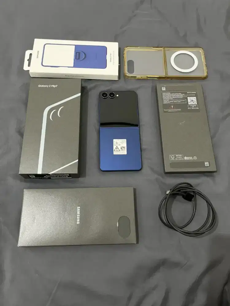Samsung Galaxy Z Flip 7 12/256gb Garansi resmi Sein