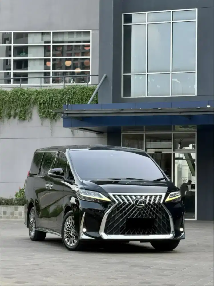 [CASH] LEXUS LM350 VIP 2+2 SEATER
