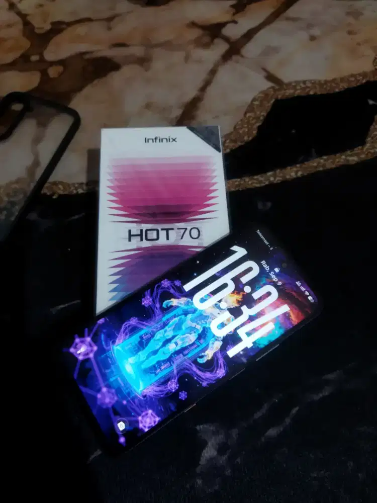 INFINIX HOT 70 8)128 (4+4)