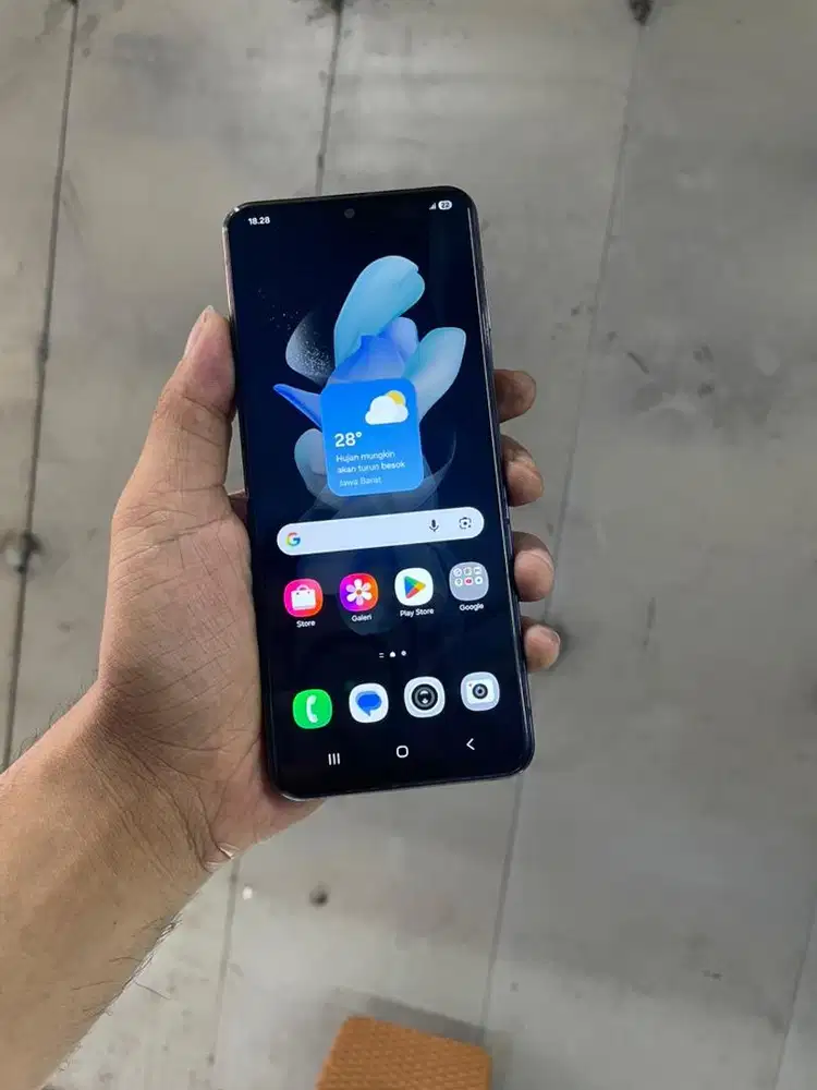 Samsung Z4Flip 5G 8/256 resmi sein