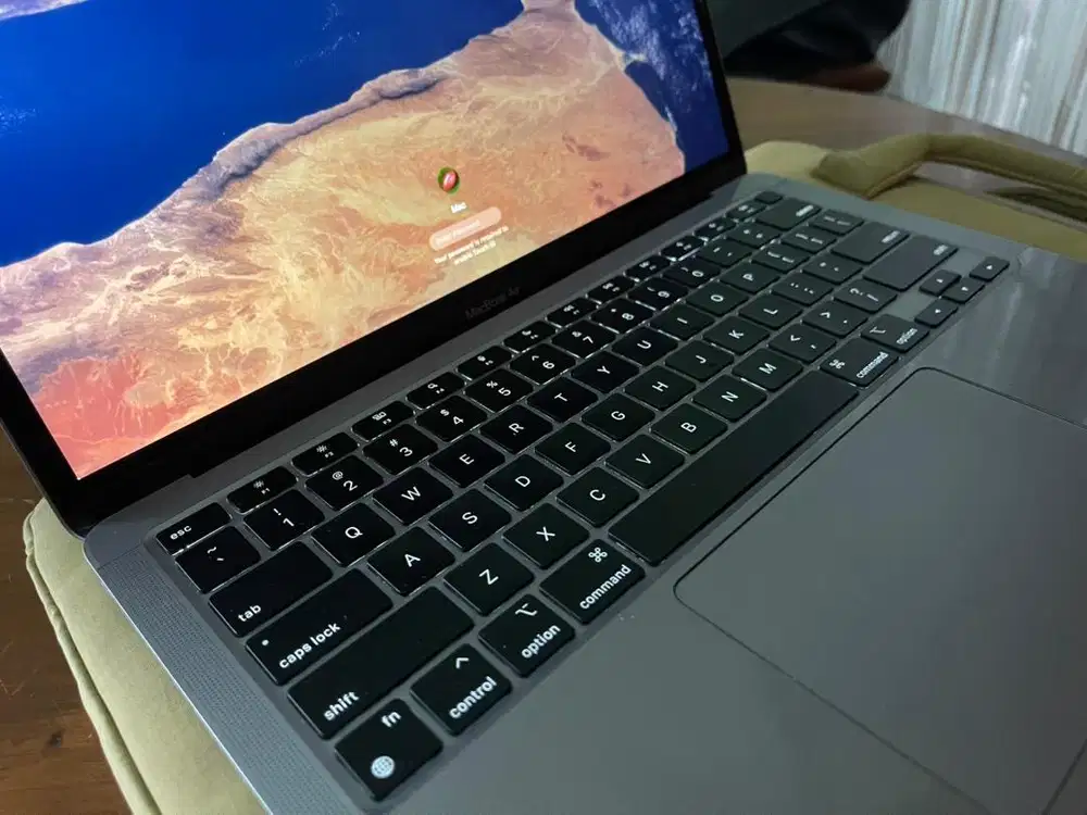 Macbook Air M1 8/256 mulus no penyok 13inch