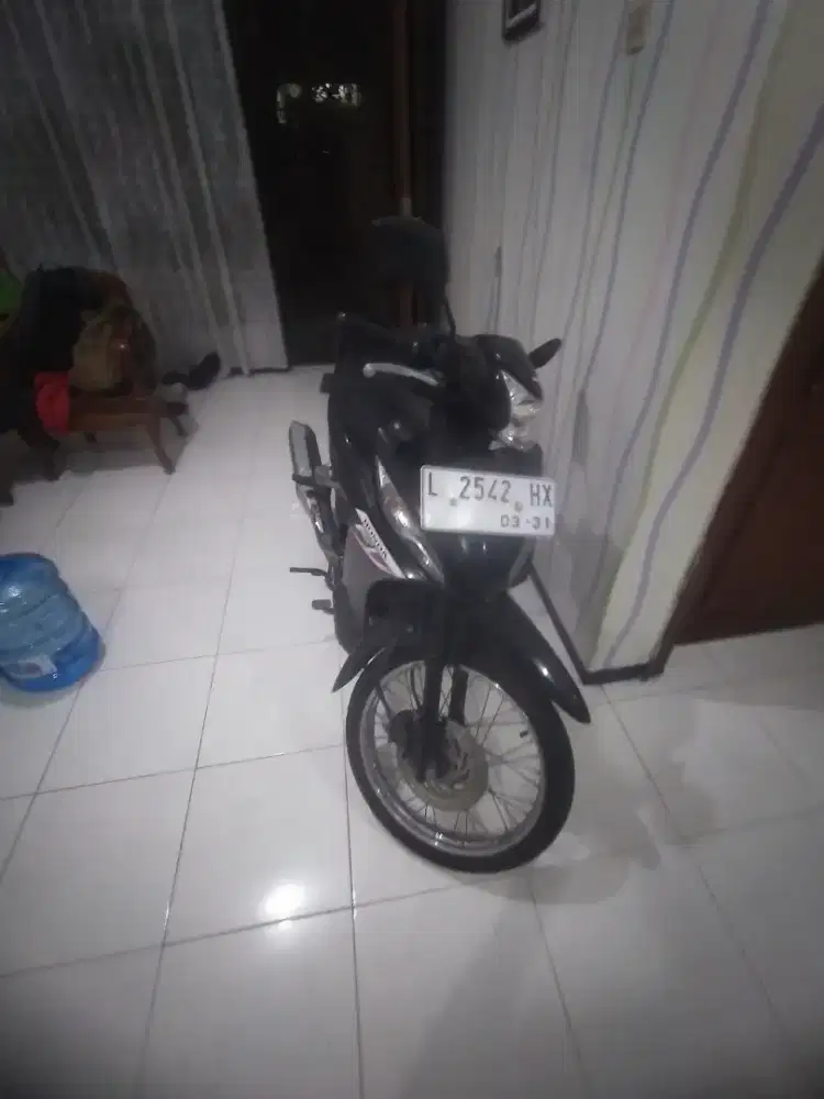 Revo Fit 2021 hitam  (L) tgn 1