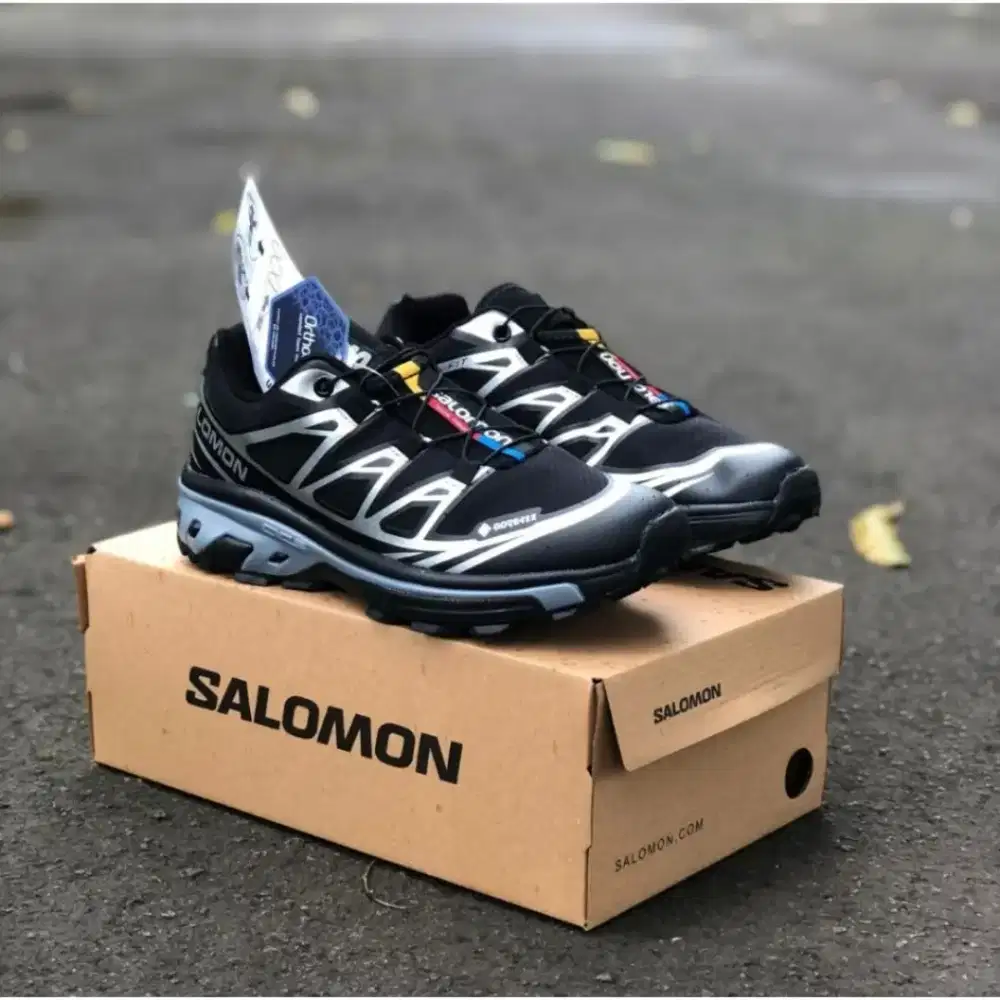 Sepatu sneaker salamon