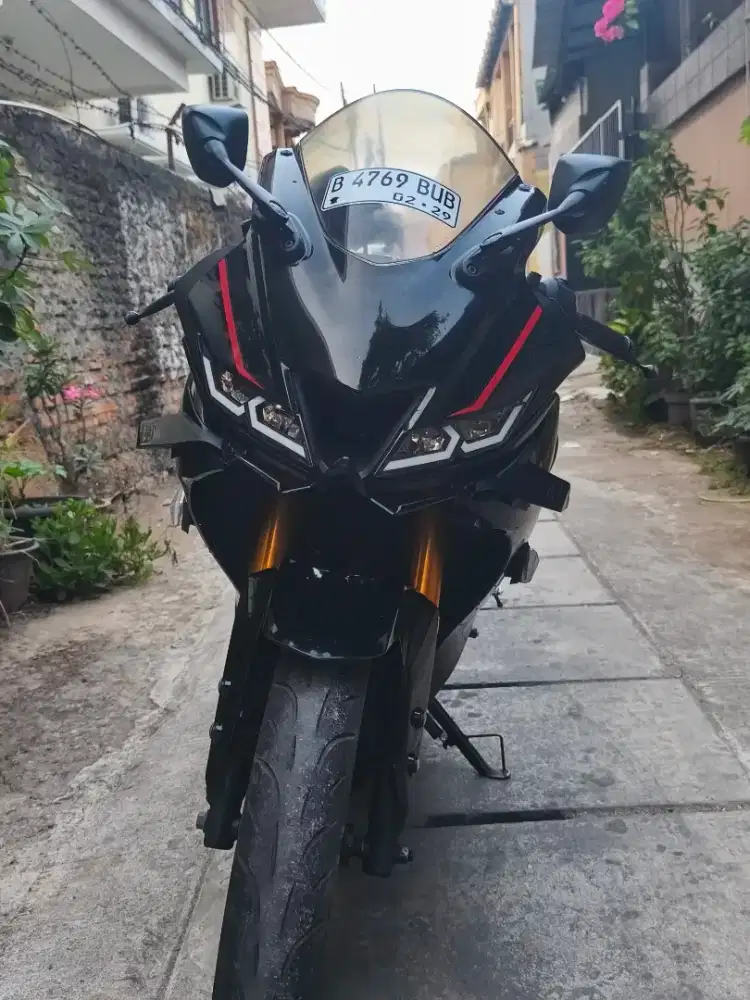 Yamaha R15v3 hitam tahun 2019