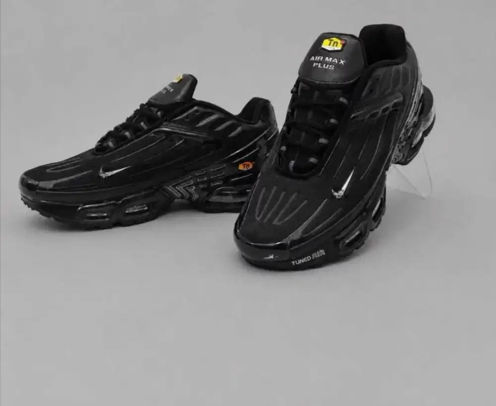 Sepatu sneaker nike TN 01