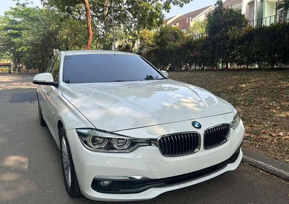 BMW 320i 2018 Bensin