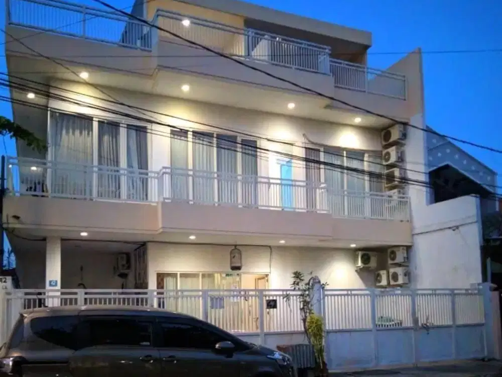 Rumah usaha kost di dukuh Kupang surabaya