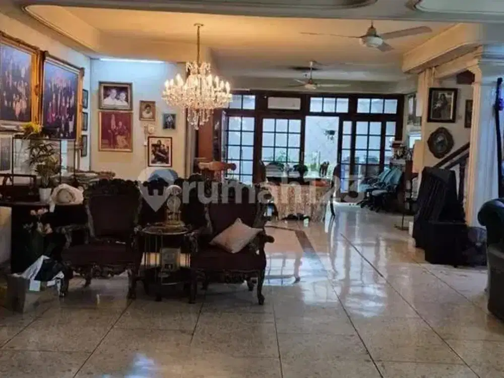Rumah Jalan Sekolah Kencana 2, Lokasi Strategis