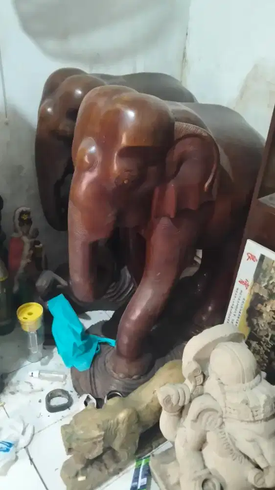 Patung gajah besar