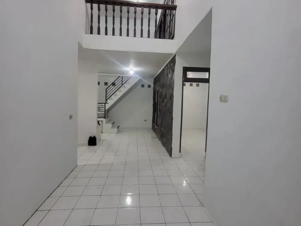 Rumah 2 Lantai Siap Huni di Komplek Nata Endah