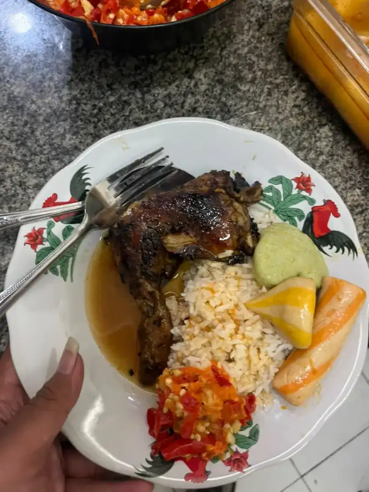 Tukang masak yg serius kerja