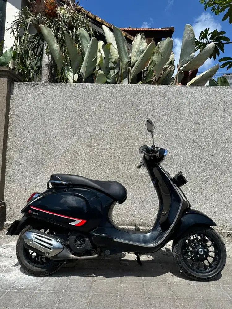 Dijual Vespa Sprint Black Glossy 2019