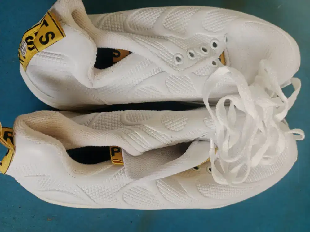 Salah Beli Sepatu