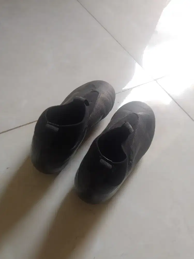 Sepatu bola anak
