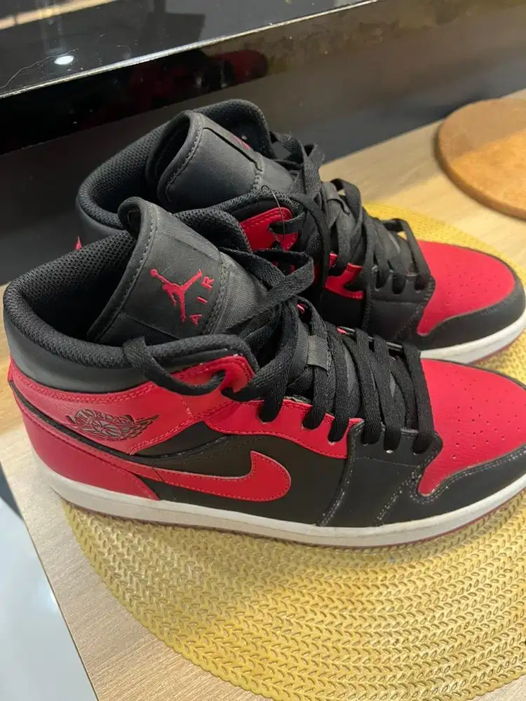 Air Jordan 1 Mid Banned size us 10