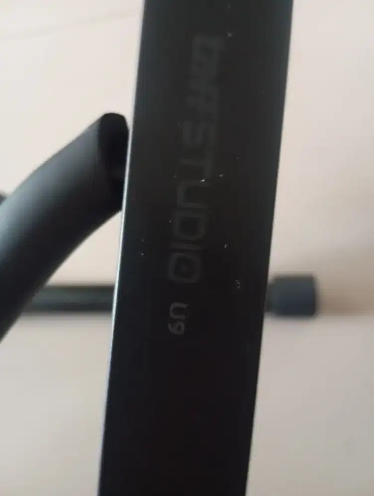 Stand gitar, tripod gitar, aksesoris gitar