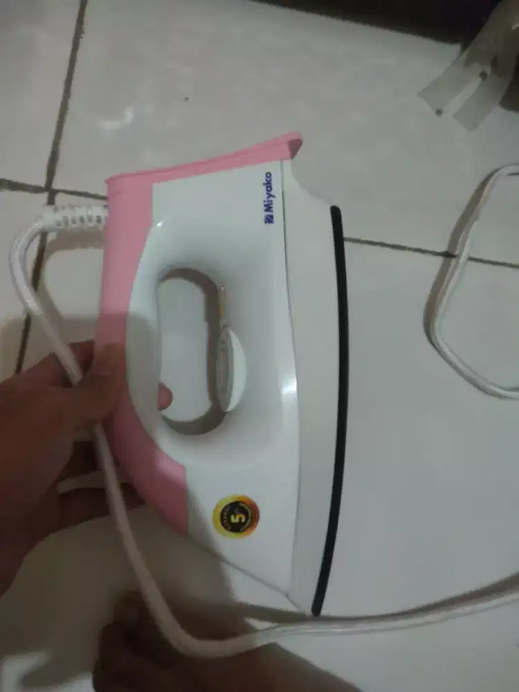 Setrika Miyako pink Bekas