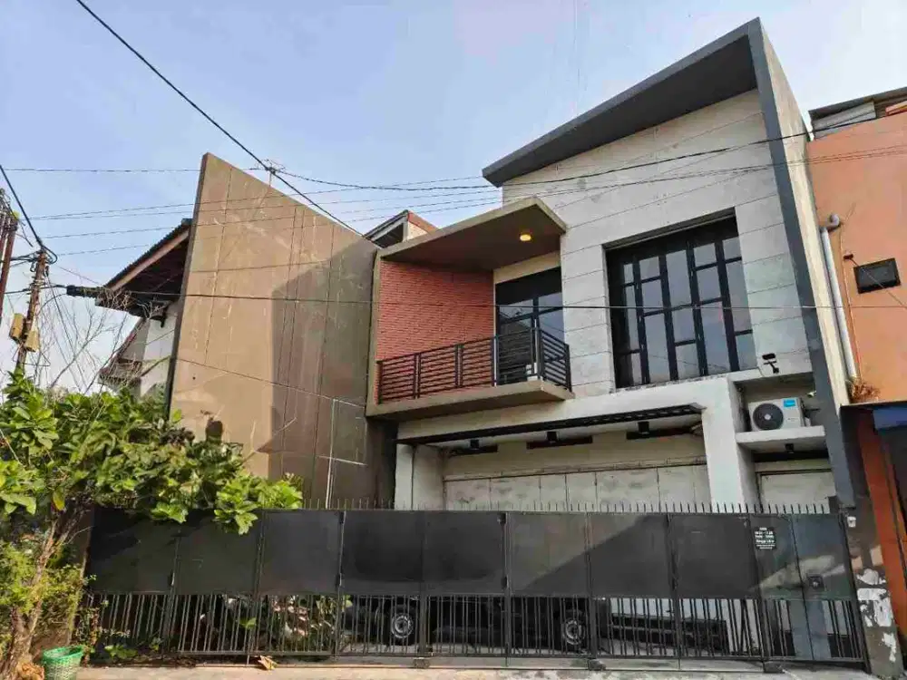 ruko strategis area bisnis tengah kota tepi jalan utama  dekat Novotel solo