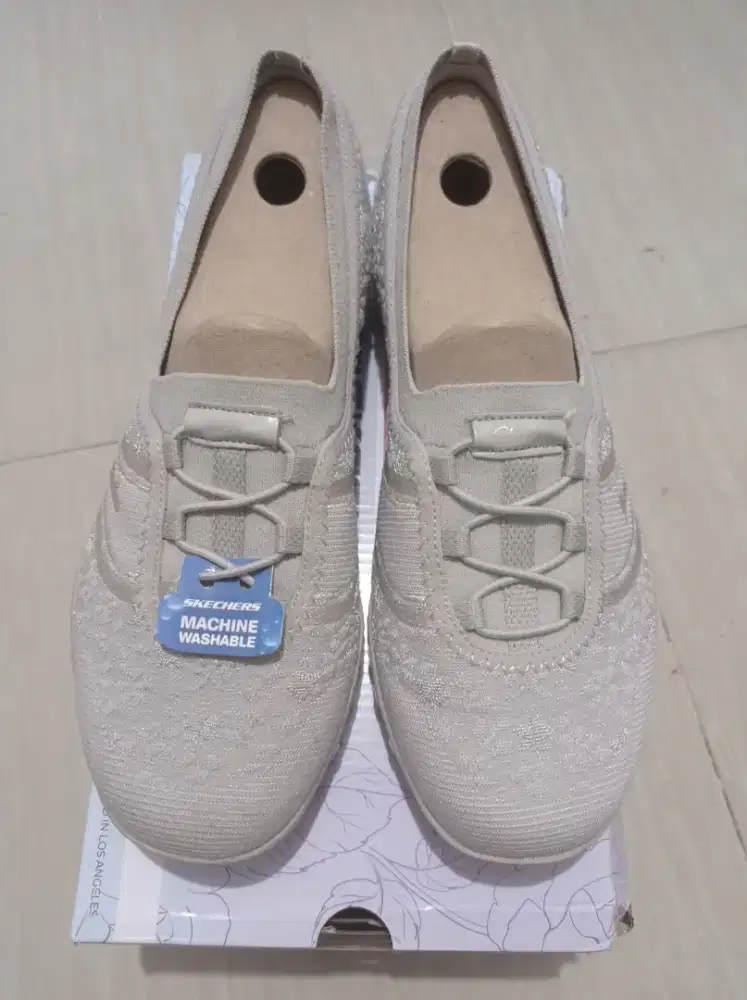 Sepatu skechers breathe easy women shoes original size 39
