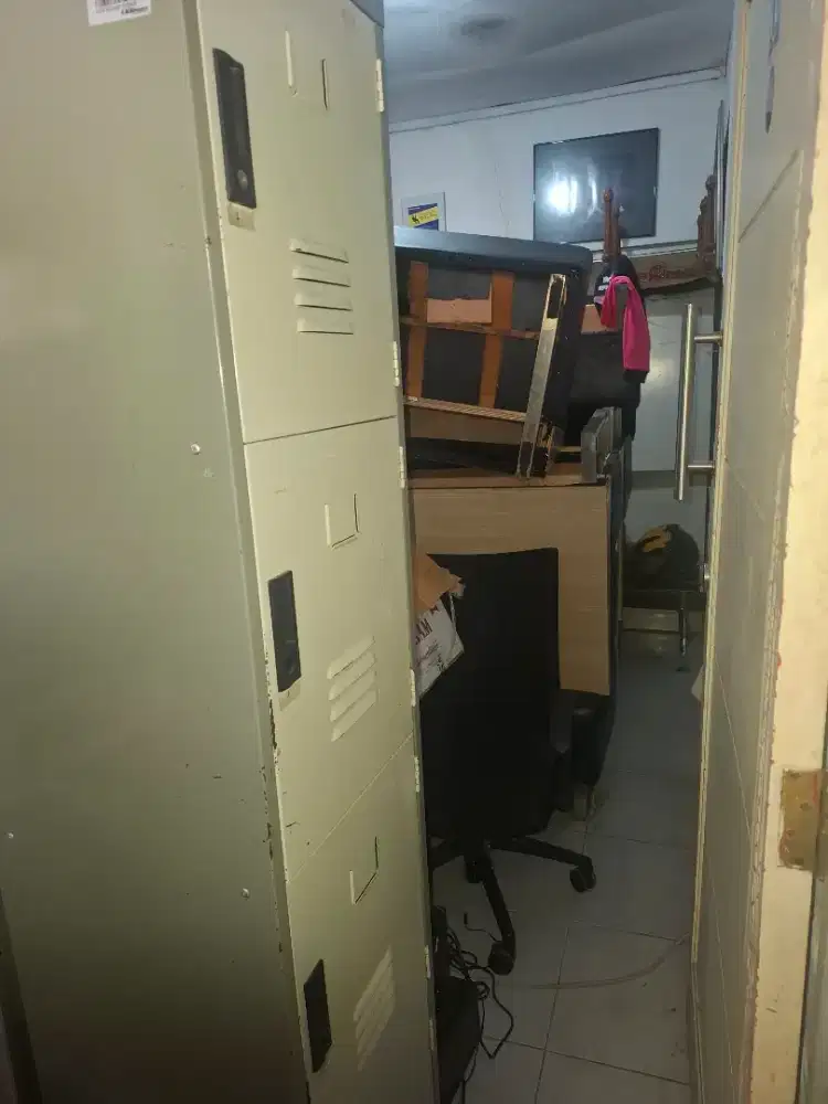 Lemari locker besi elite