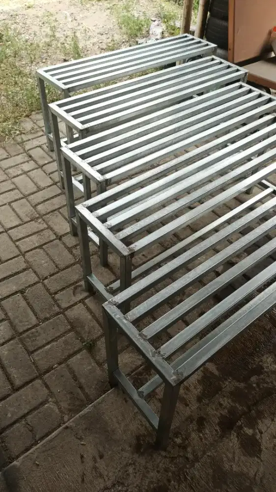 JUAL KURSI BESI MATERIAL KUAT DAN KOKOH SERTA MINIMALIS !!