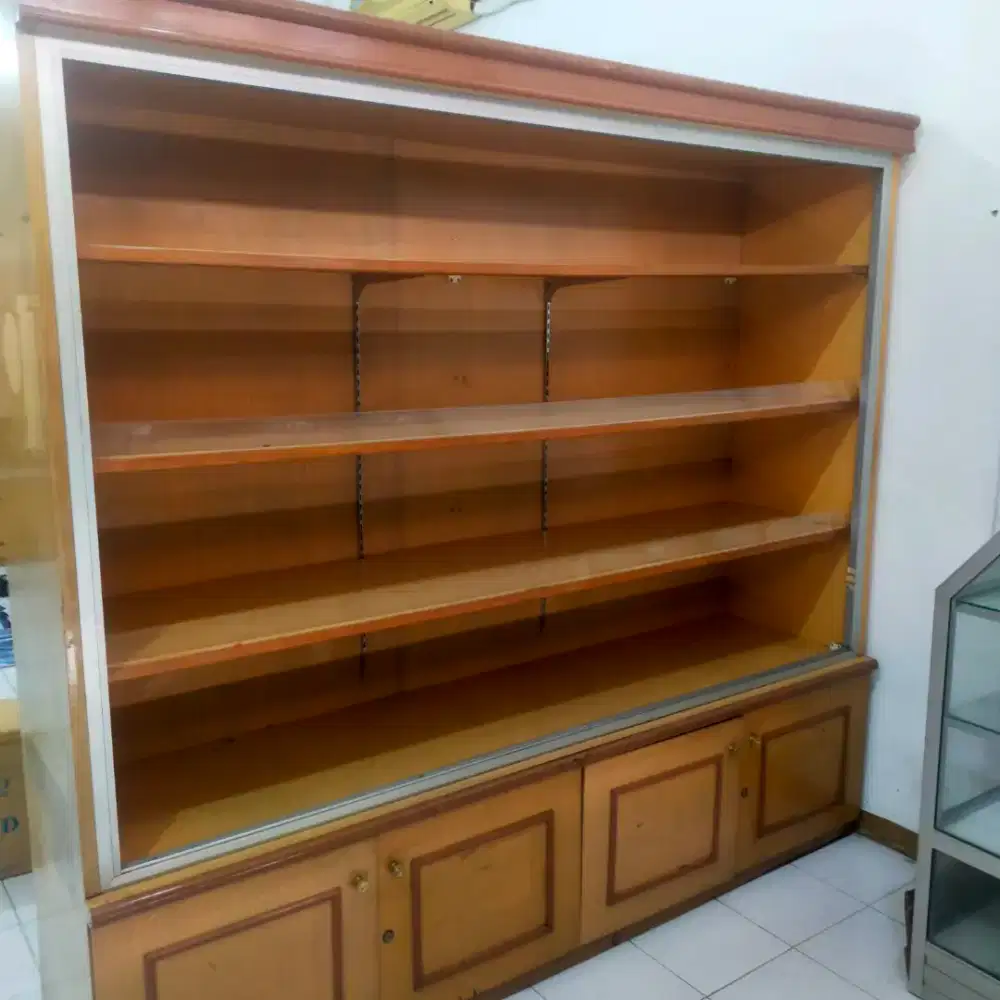 Lemari kayu tinggi 2 meter x panjang 2,1 meter x lebar 50 cm