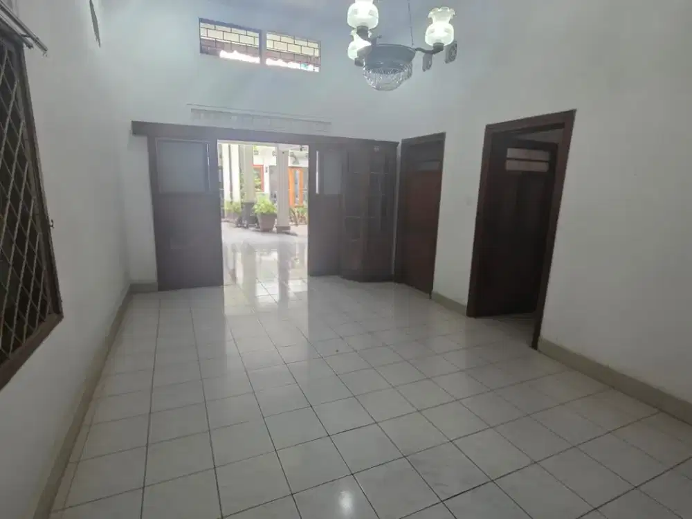 Dijual Rumah Cocok untuk Usaha Kos2an, Cafe, Kantor Lokasi Strategis di Tengah Kota Sayap Jalan Merdeka Bandung