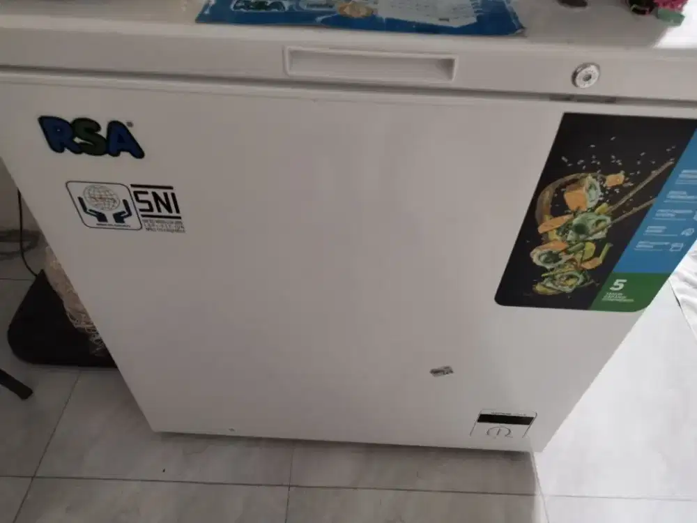 Freezer RSA 210 LITER seperti baru