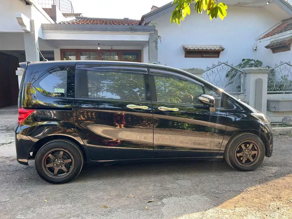 Honda Freed 2011 Bensin