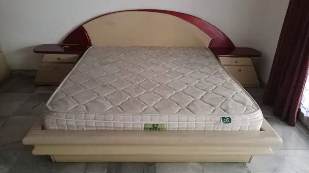 DIJUAL TEMPAT TIDUR