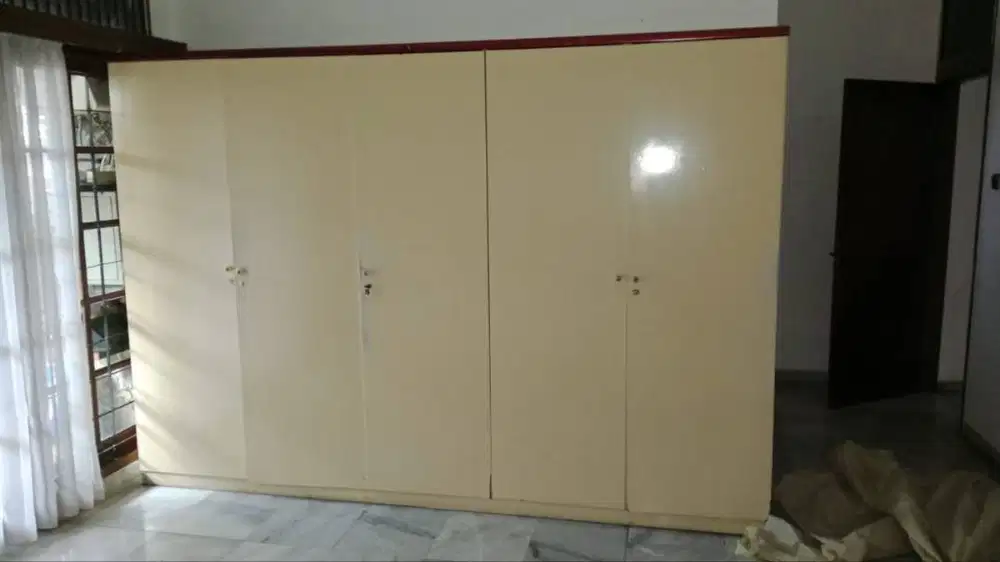 DIJUAL LEMARI KAYU