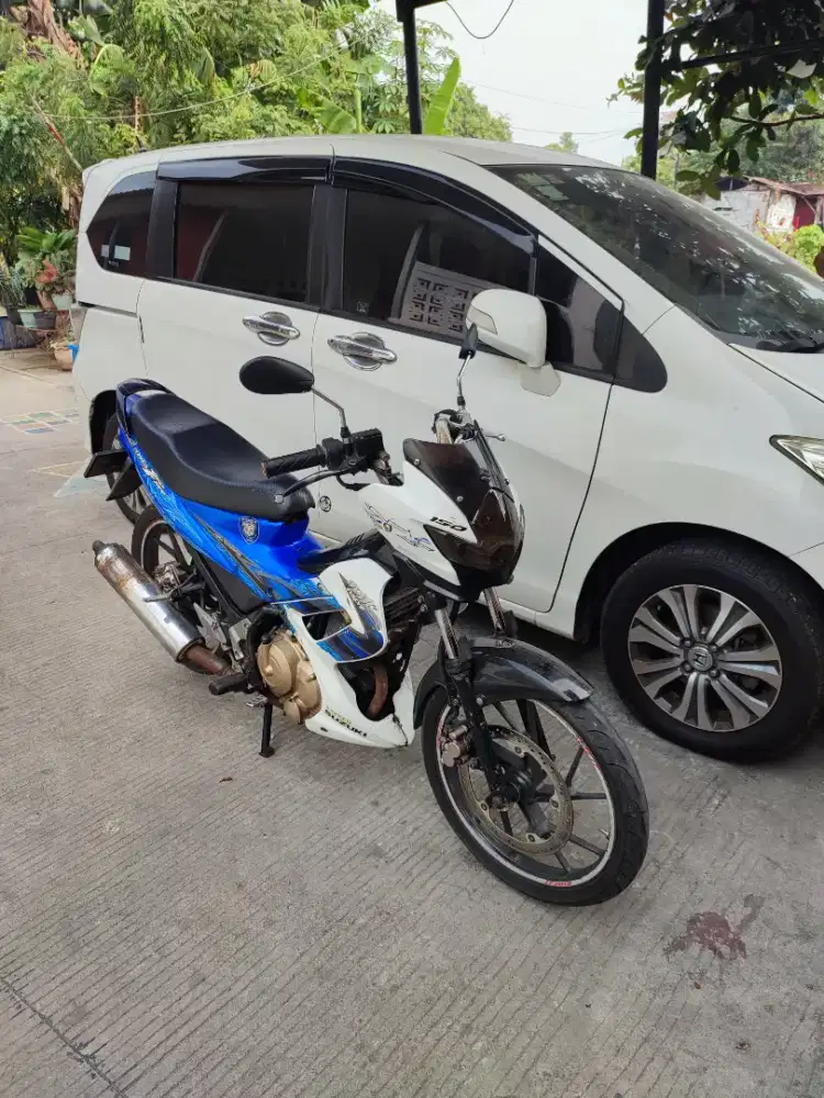 satria fu 150 biru putih