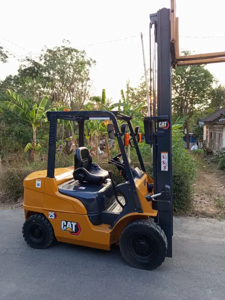 Forklift 2,5 Ton Caterpillar 2021 Bergaransi