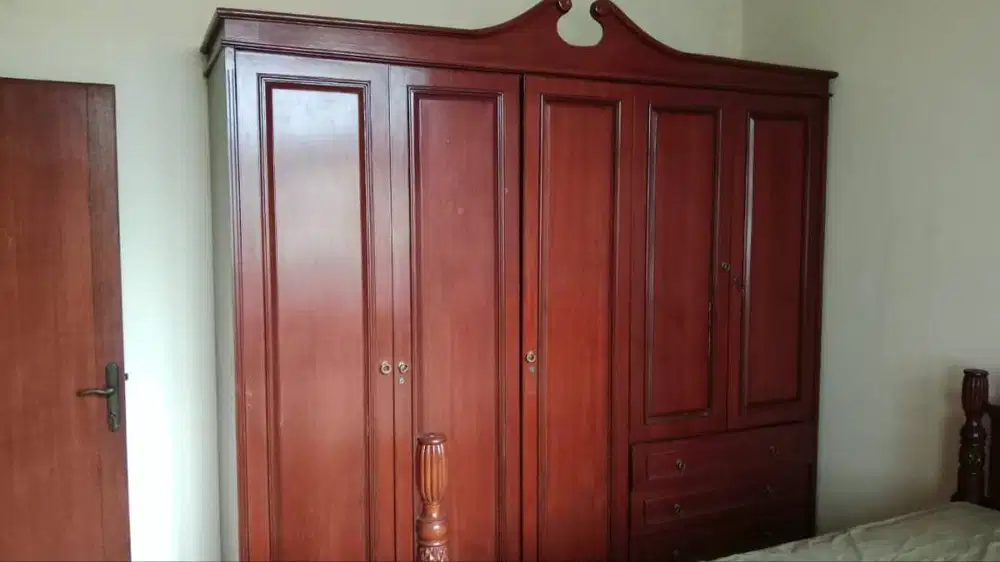 DIJUAL LEMARI KAYU