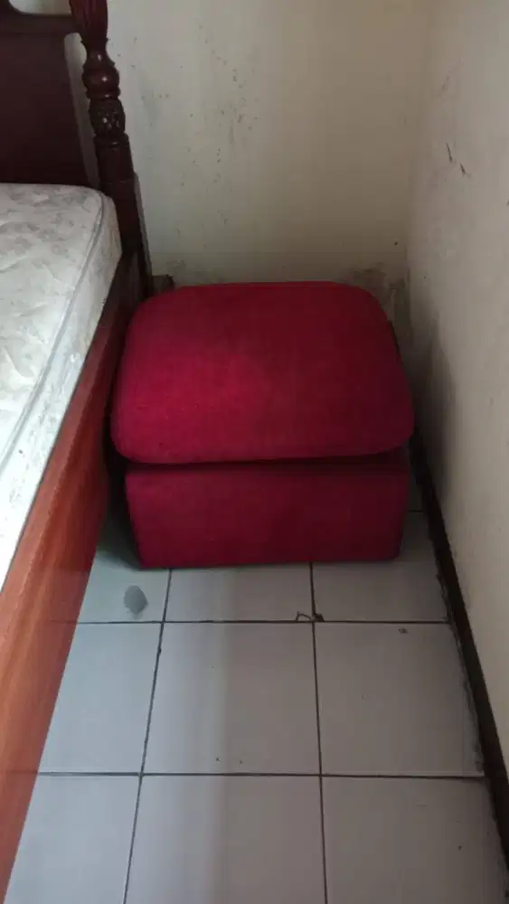 DIJUAL SOFA KOTAK MERAH