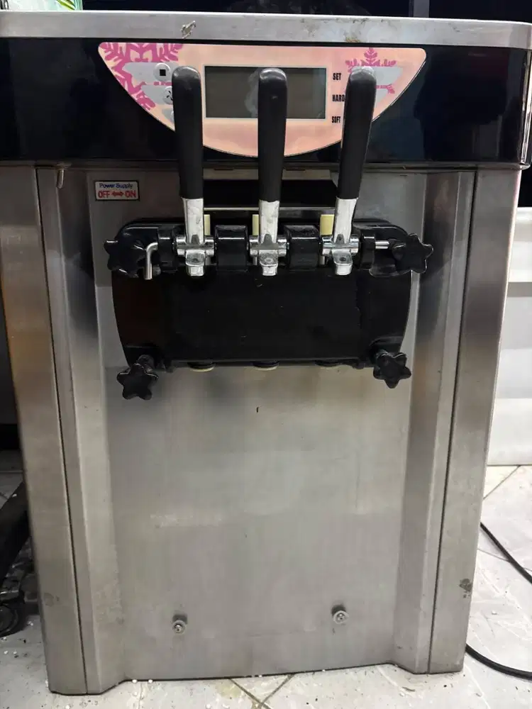 DIJUAL: Mesin Es Krim Soft Serve Komersial 3 Tuas – Kondisi Siap