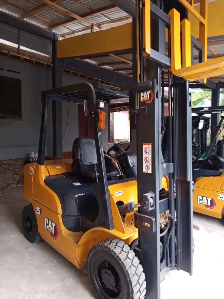 Forklift 2,5 Ton Caterpillar 2021 mantul
