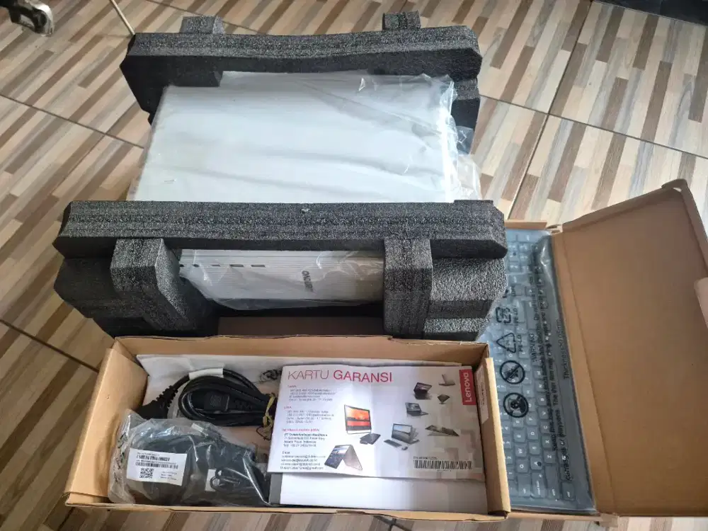 PC Lenovo IdeaCentre i3 Gen 13 + Monitor ThinkVision 22 (Baru/BNOB)