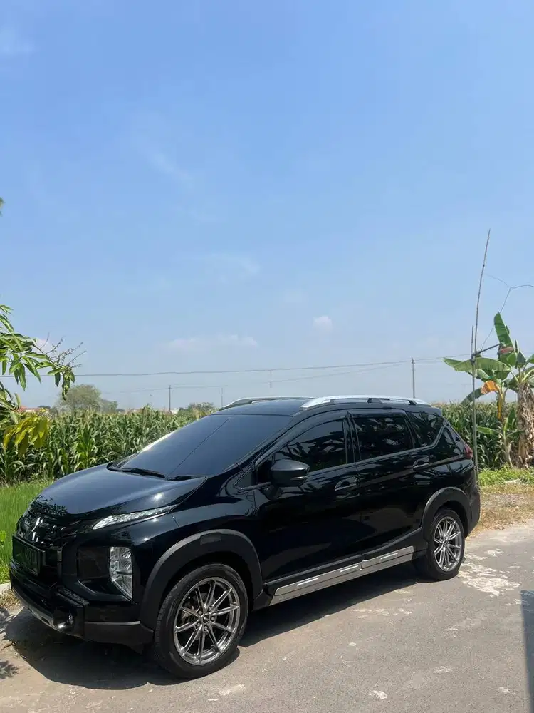 Xpander Cross 2021 Automatic – Hitam, Km Rendah, Istimewa