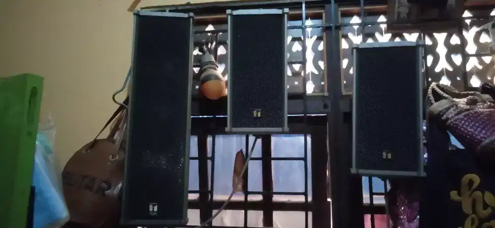 Merek Toa speaker nya ada 3   sama amplinya