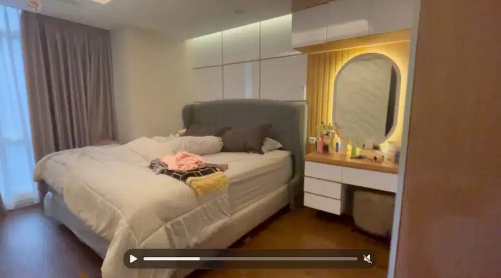 Kensington Semi Furnished Lantai Tengah
