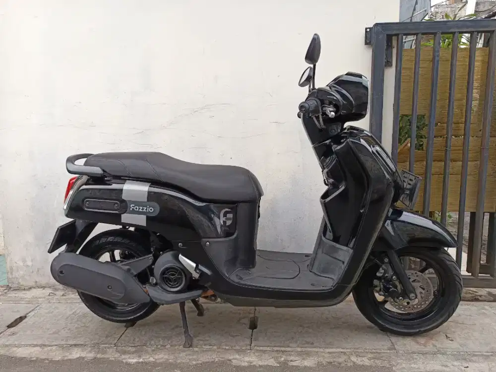 Yamaha fazzio hybrid 2022 lengkap bagus