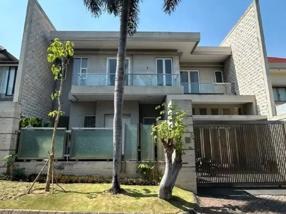 Rumah 2 Lantai Bagus SHM Siap Huni di Graha Famili