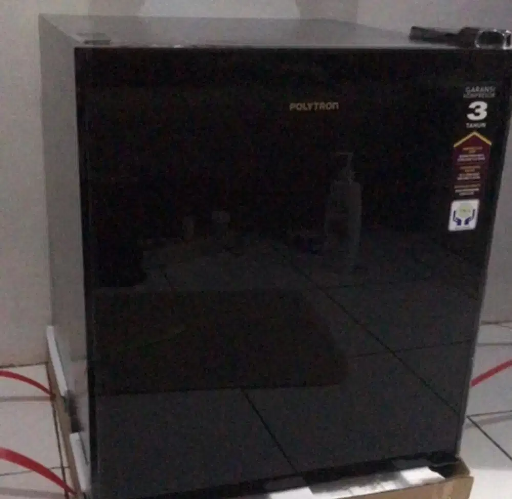 Kulkas Polytron 50L (mini refrigerator)
