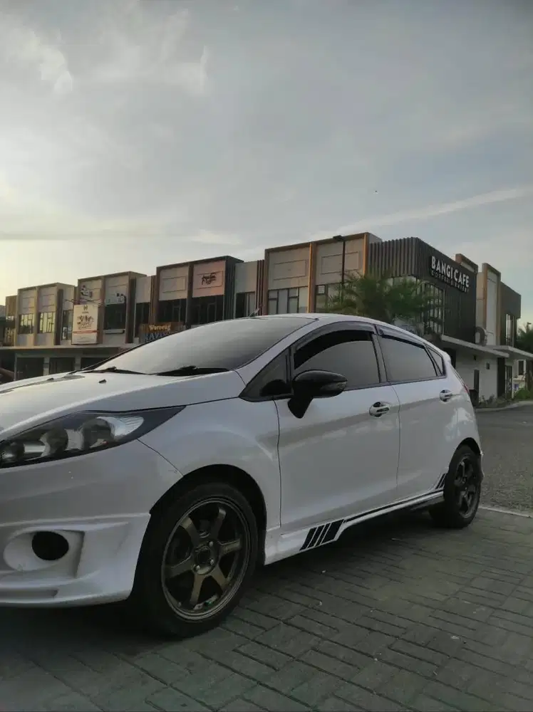 Ford fiesta trend 2012,